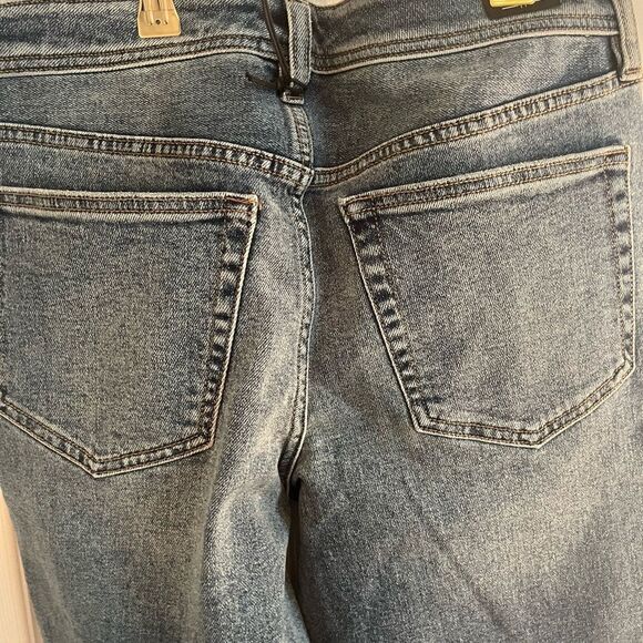 Liverpool Blue Ankle Cropped Jeans with Vintage Appeal - Picture 12 of 16